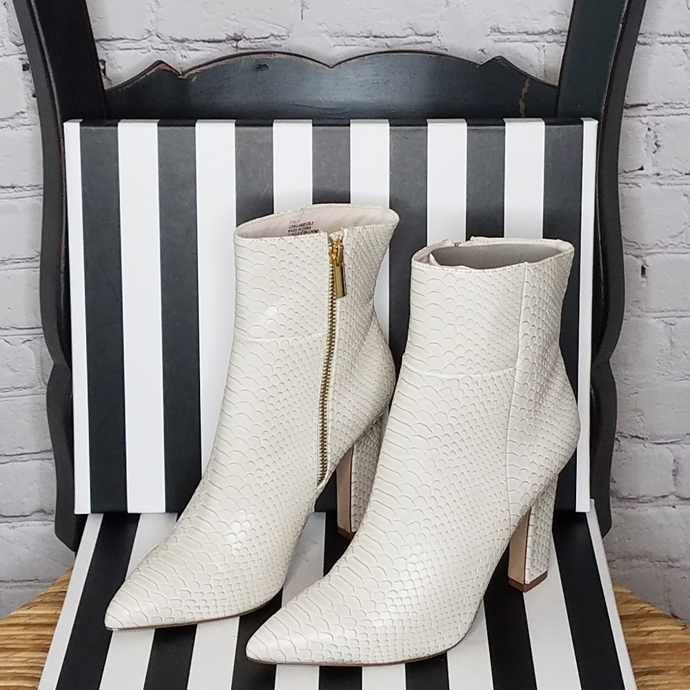 Shoe Dazzle "Dolly" Booties Heel Snakeskin Size 8